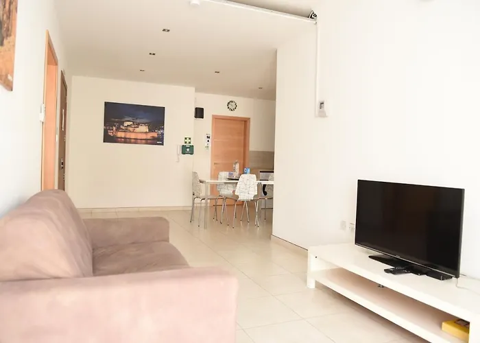 Hortensia 2 Bedroom * St Paul's Bay